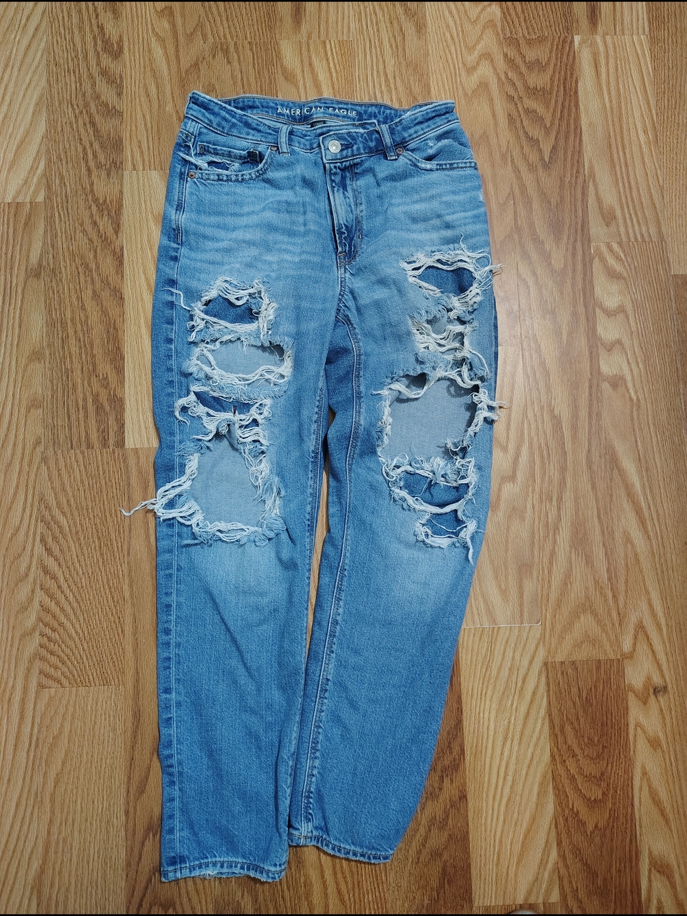 American Eagle Outfitters Light Blue Distressed Boyfriend Jeans